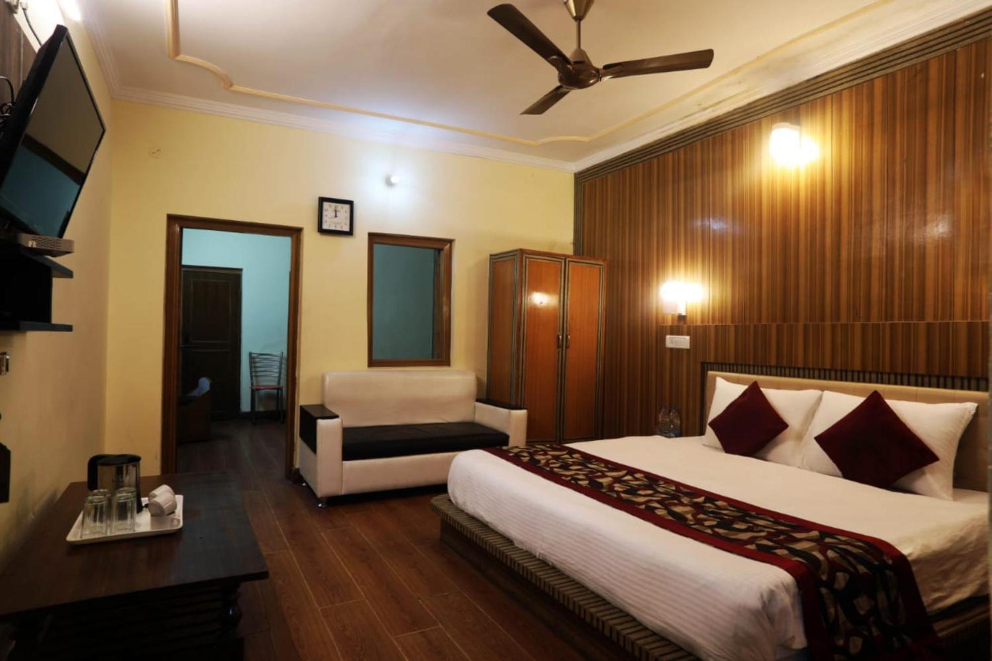 Goroomgo Moon Nainital Near Naini Lake - Parking & Lift Facilities -Hygiene And Spacious Room - Best Seller Exterior photo