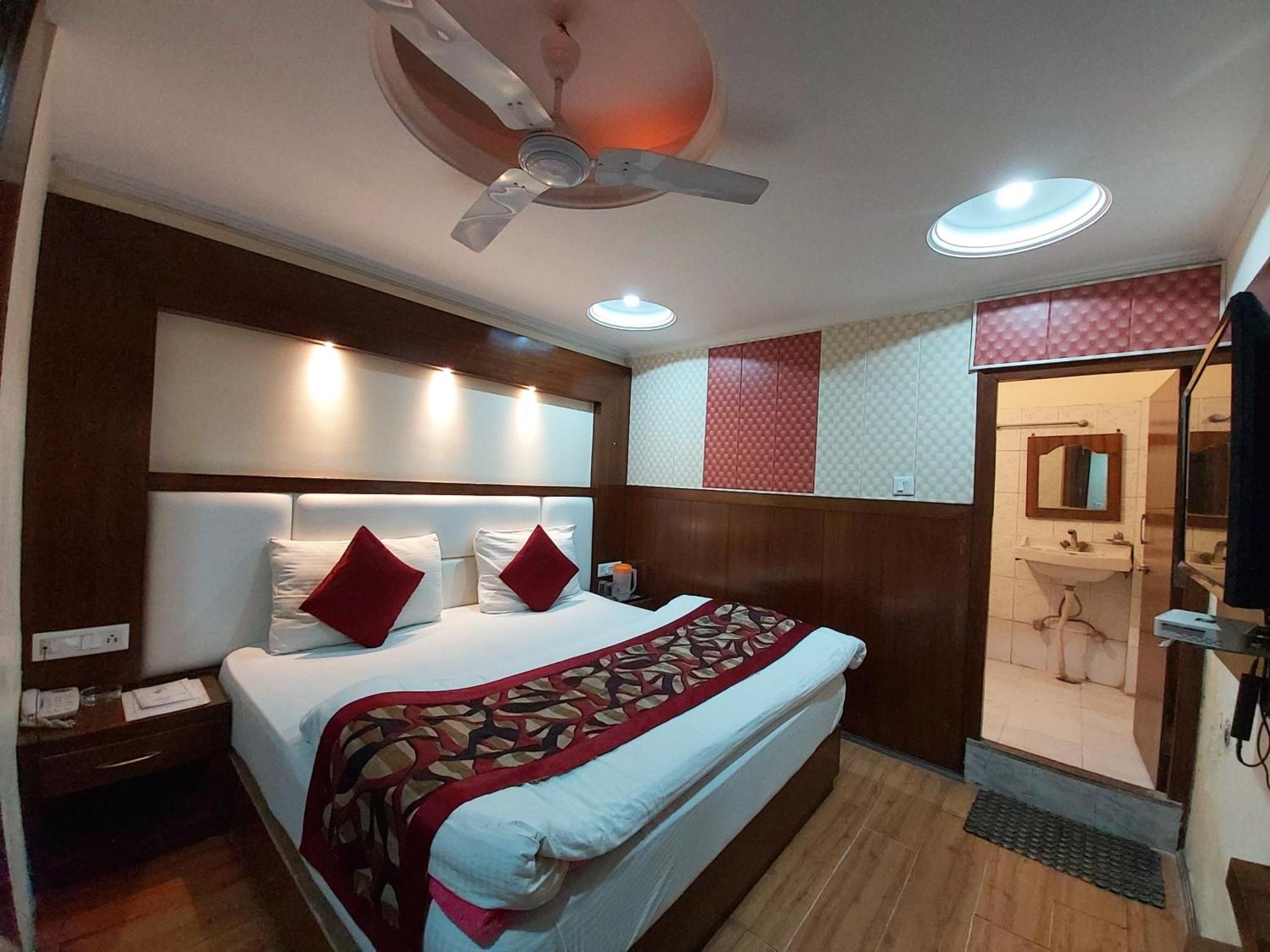 Goroomgo Moon Nainital Near Naini Lake - Parking & Lift Facilities -Hygiene And Spacious Room - Best Seller Exterior photo